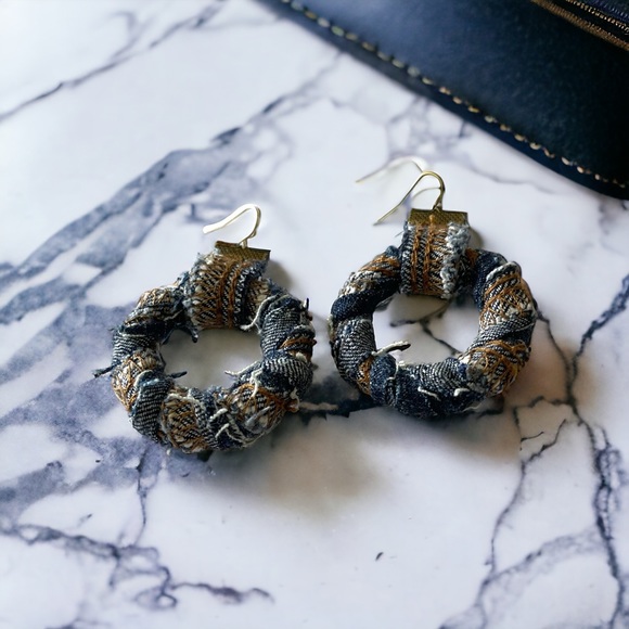 Beautiful wrap denim hoop earrings - Picture 2 of 3